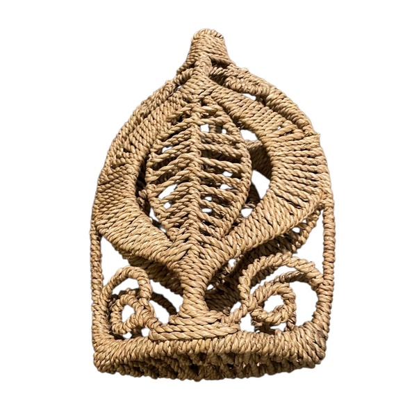 Handmade Woven Brown Seagrass Vase With & Floral Pattern, NWOT - Picture 3 of 7